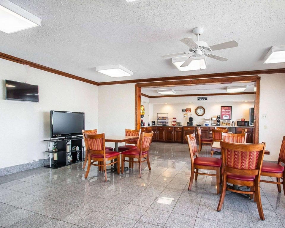 Econo Lodge Dyersburg I-155 Hotel in Tennessee