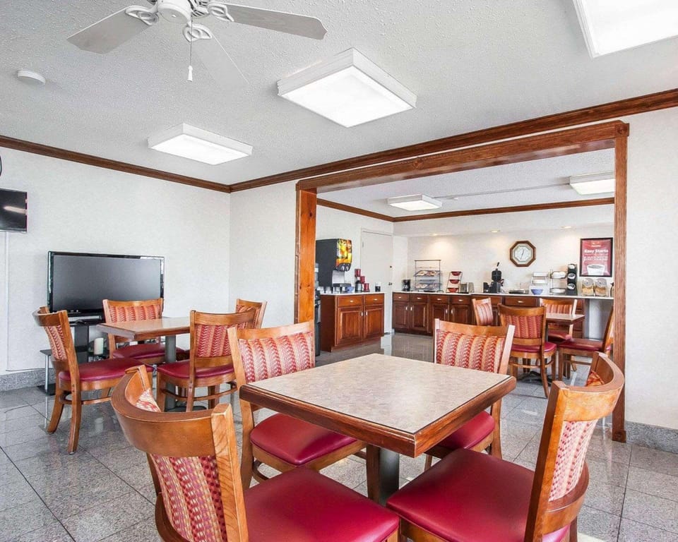 Econo Lodge Dyersburg I-155 Hotel in Tennessee