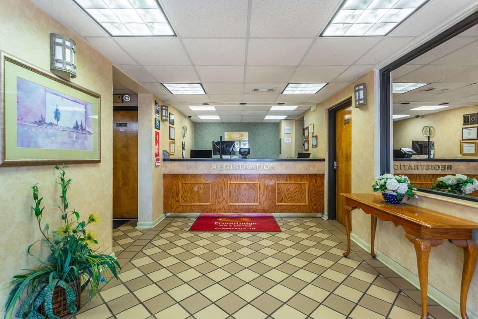 Econo Lodge & Suites Clarksville near Governors Square Mall Hotel in Clarksville