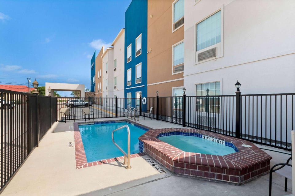 AmericInn by Wyndham New Braunfels Hotel in New Braunfels