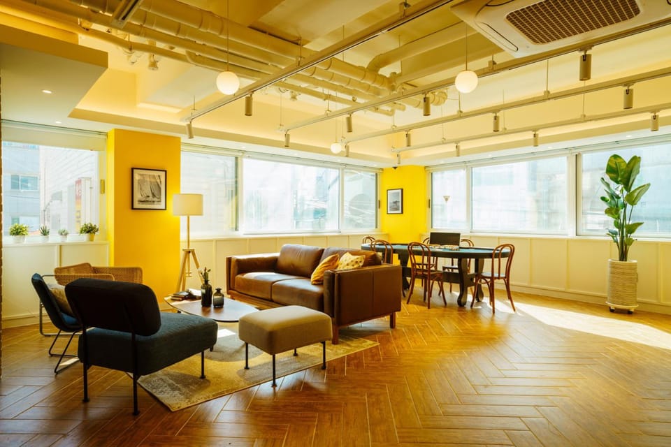 Shared lounge/TV area