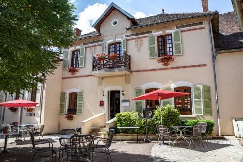 Hostellerie du Chateau Bellenaves Hotel in Bourgogne-Franche-Comté