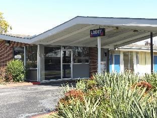 Guest Inn Rogers Motel in Rogers