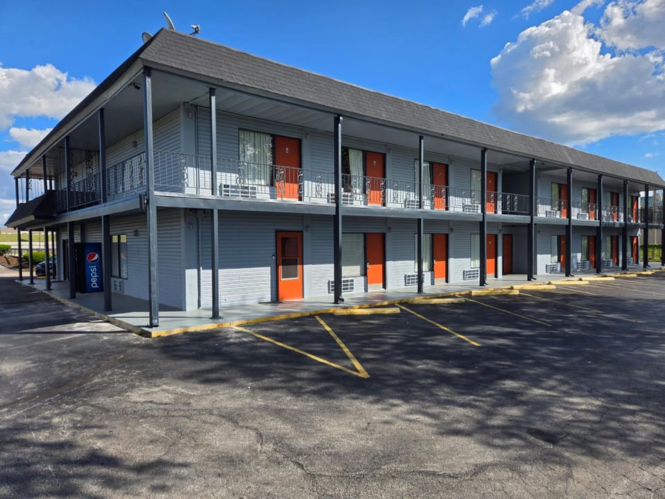 Plaza Inn Springfield Motel in Springfield