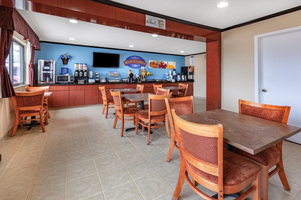 Baymont by Wyndham Perrysburg/Toledo Hotel in Perrysburg
