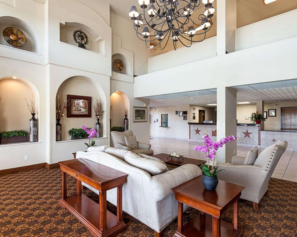 Quality Suites San Antonio Brooks City Base Hotel in San Antonio