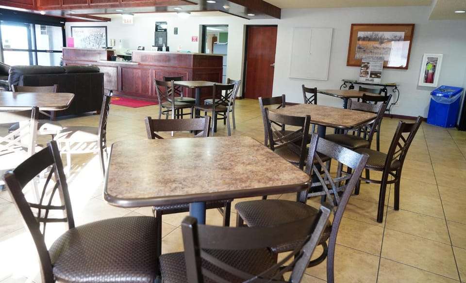 Econo Lodge Inn & Suites Kearney South Hotel in Kearney