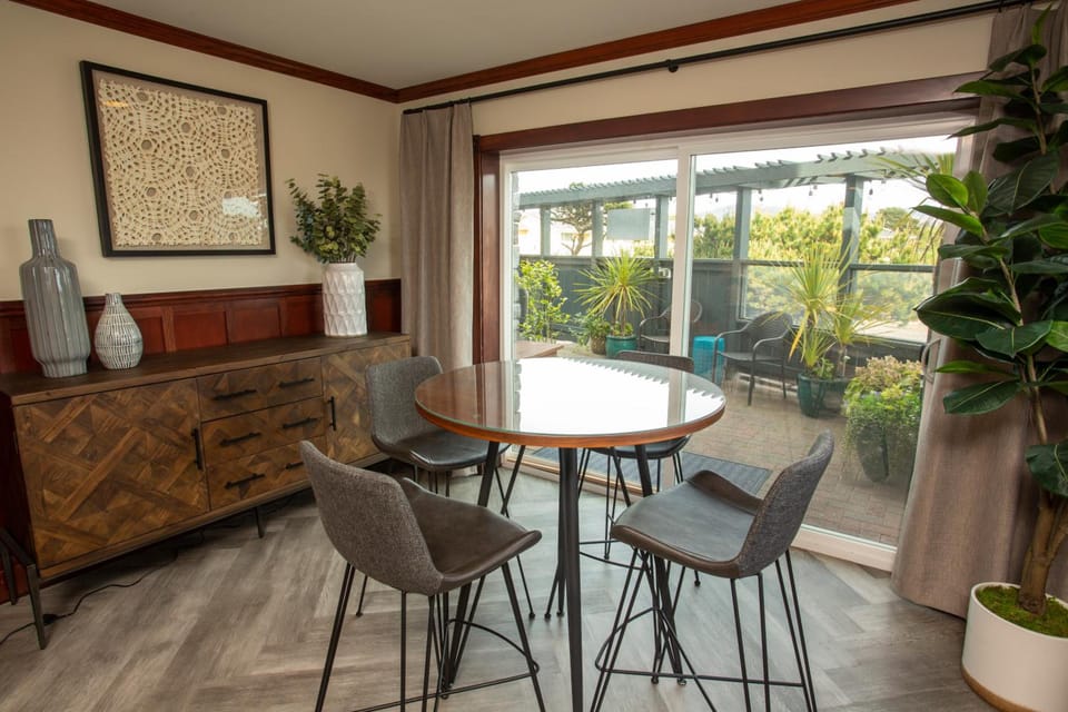 Shearwater Inn Hotel in Devils Lake