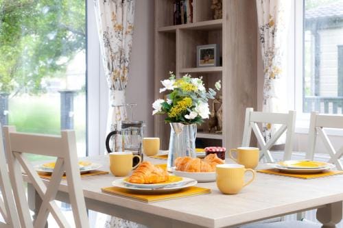 Lakeside Lodge, Green Hill Farm Holiday Village Lodge in Test Valley District