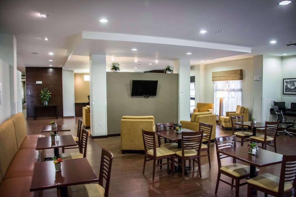 Sleep Inn & Suites Center Hotel in Texas