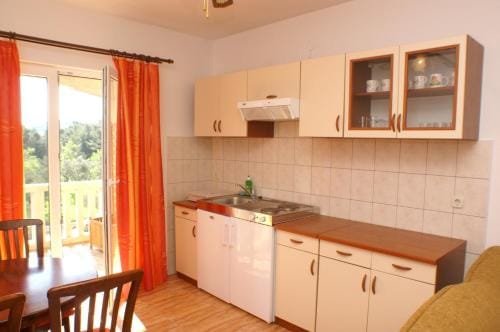 Apartments and rooms by the sea Lumbarda, Korcula - 4345 Hotel in Dubrovnik-Neretva County