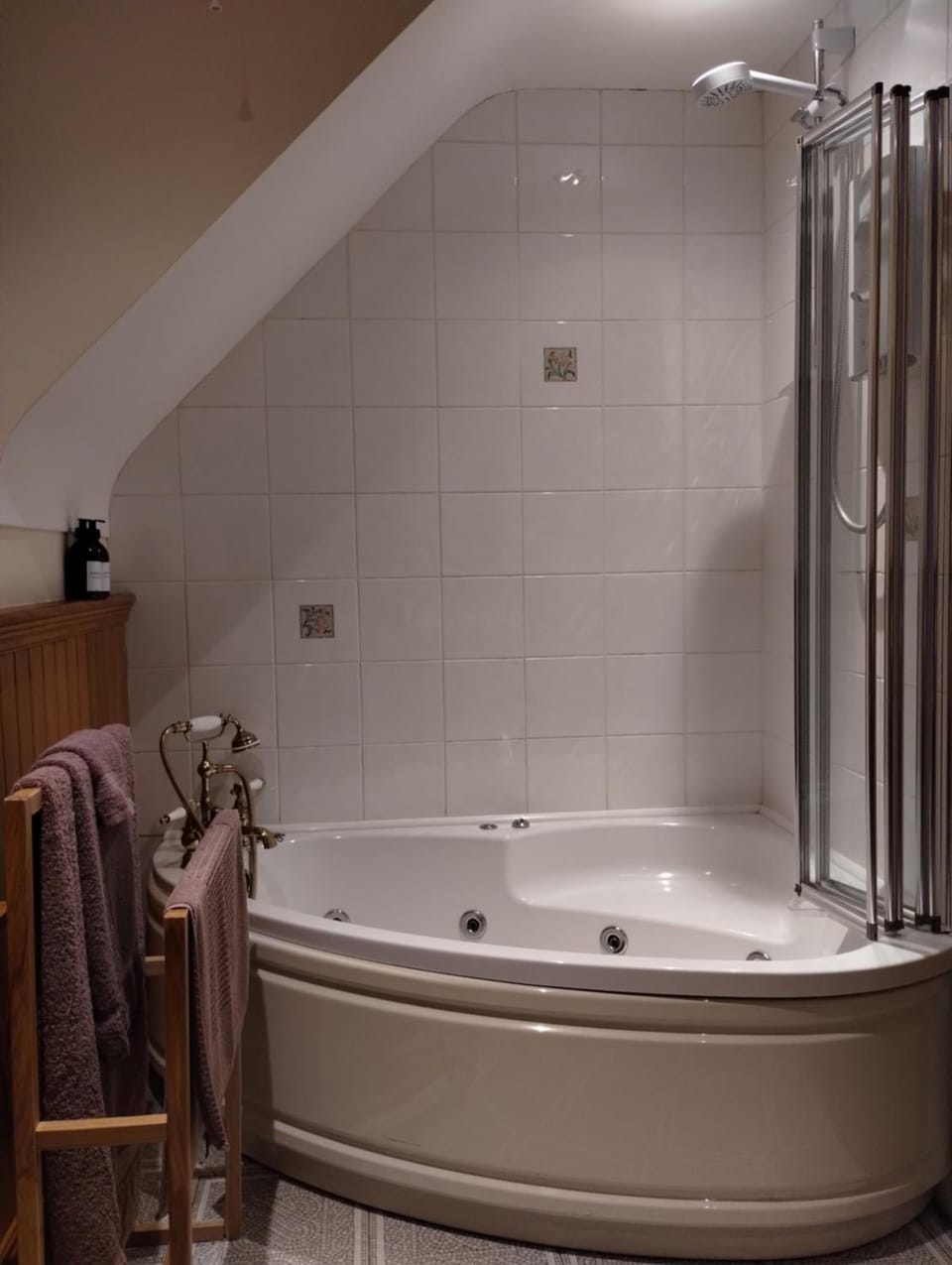 Rossclare Lodge Hotel in Leitrim, Co. Leitrim, Ireland