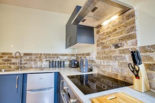Suite 2- 2 Bed Apartment Hotel in Lincoln