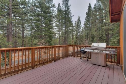 Lukins Lodge By The Lake Hot Tub Lodge in South Lake Tahoe