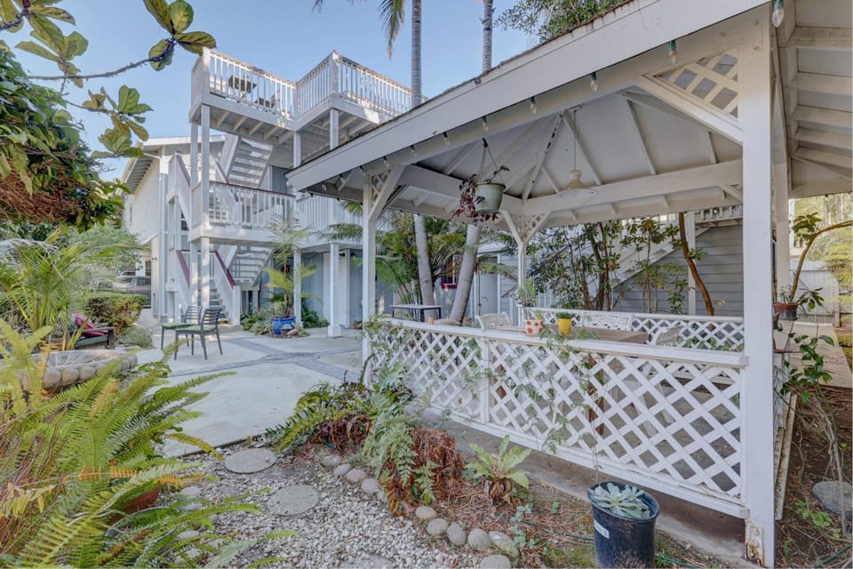 Pelican Cove Inn Hotel in Carlsbad