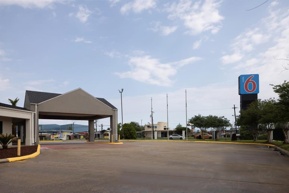 Motel 6 Lake Charles, LA Hotel in Lake Charles