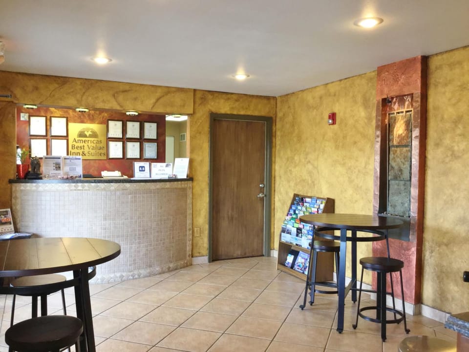 Americas Best Value Inn & Suites University Ave Motel in Little Rock