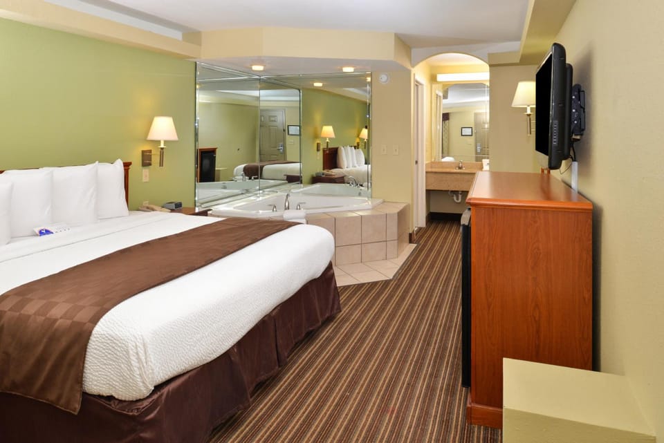 Americas Best Value Inn & Suites University Ave Motel in Little Rock