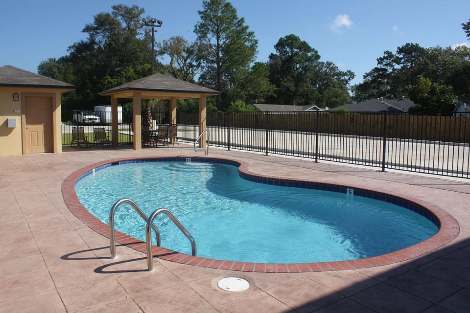 Americas Best Value Inn & Suites Lake Charles at I-210 Exit 11 Motel in Lake Charles
