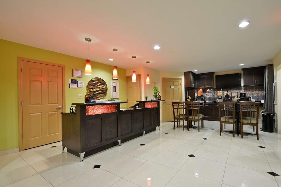 Americas Best Value Inn & Suites Lake Charles at I-210 Exit 11 Motel in Lake Charles