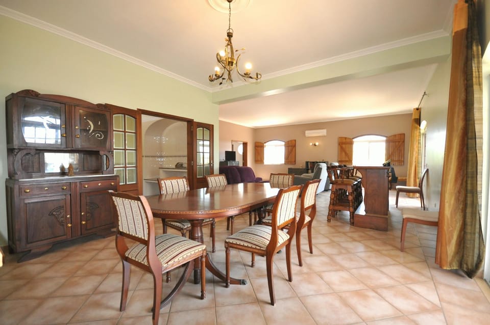 Large Country Villa with Private Pool, Vilamoura Resort in Quarteira