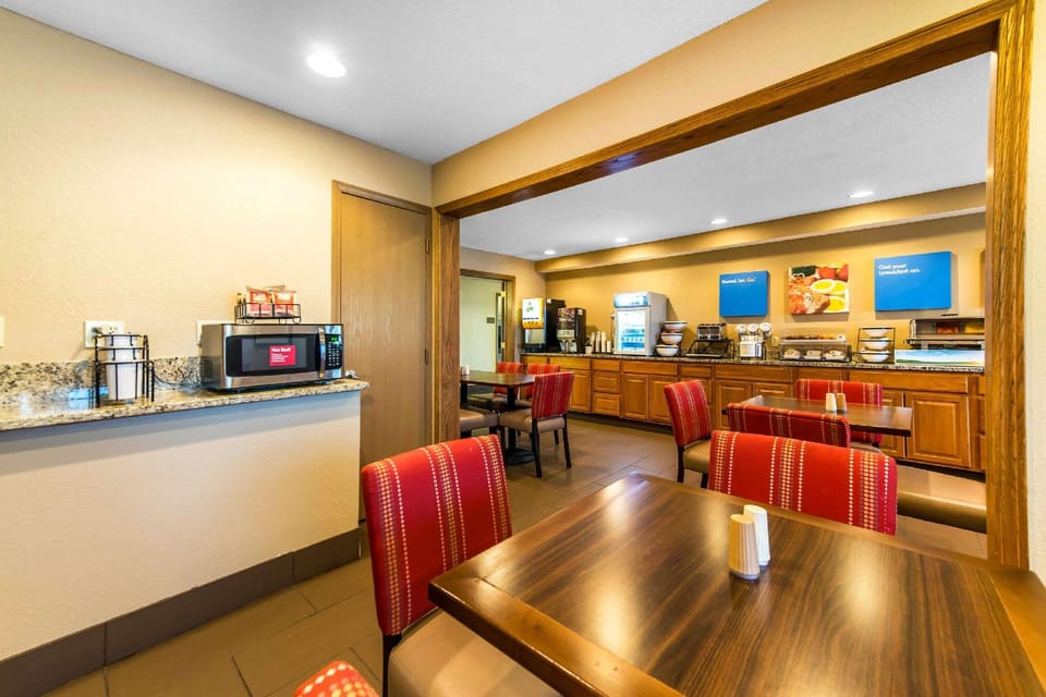 Comfort Inn & Suites Hays I-70 Hotel in Hays