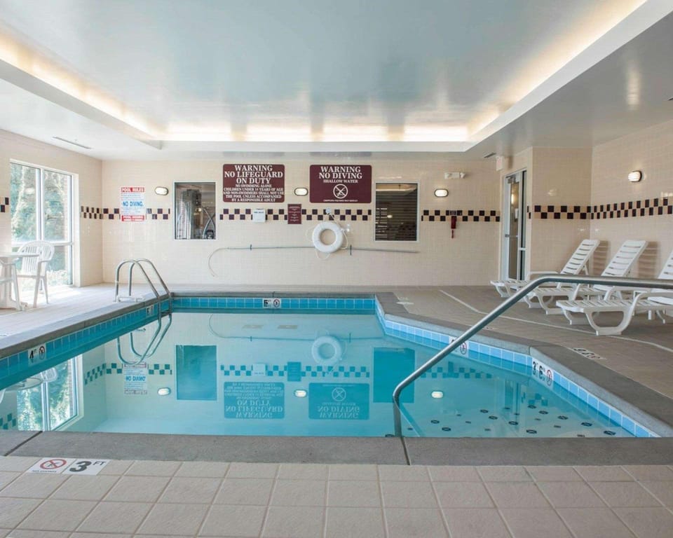 Comfort Suites Southport Hotel in Perry Township