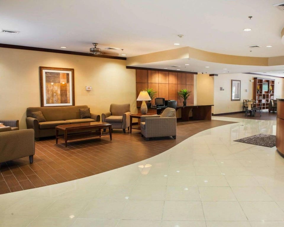 Comfort Suites Southport Hotel in Perry Township
