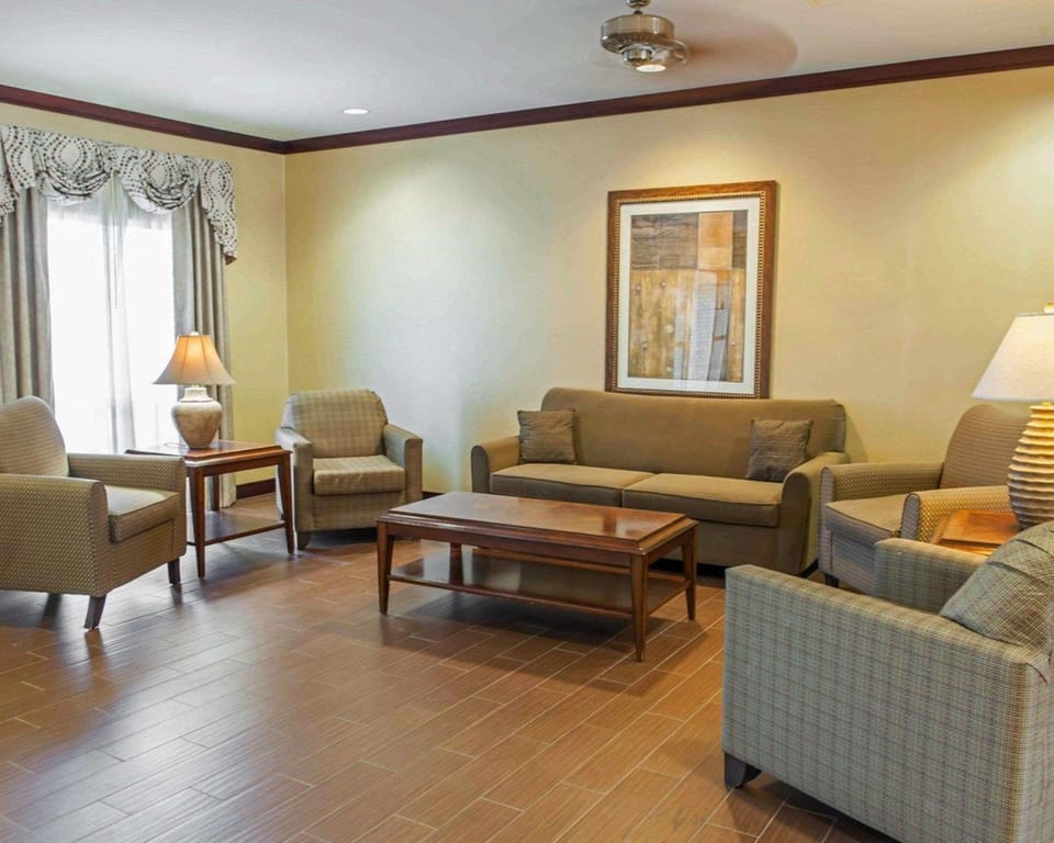 Comfort Suites Southport Hotel in Perry Township