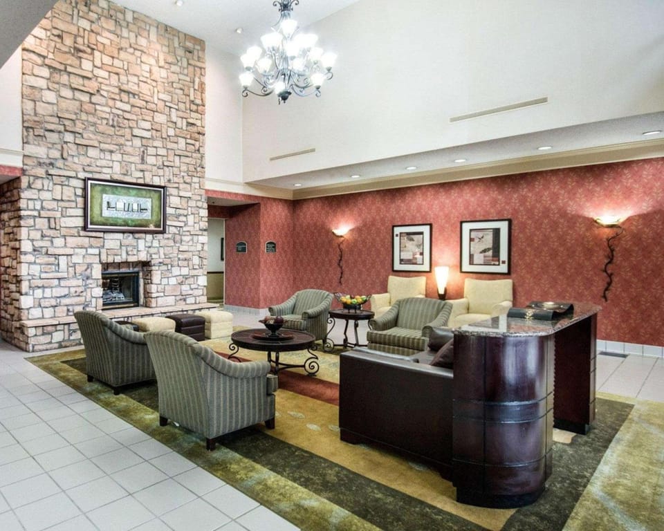 Comfort Suites Parkersburg South Hotel in Mineral Wells