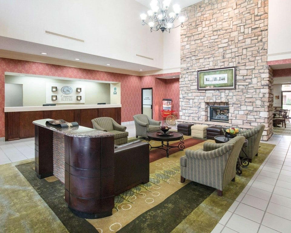 Comfort Suites Parkersburg South Hotel in Mineral Wells