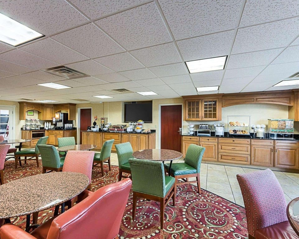 Comfort Suites Airport Hotel in Wichita