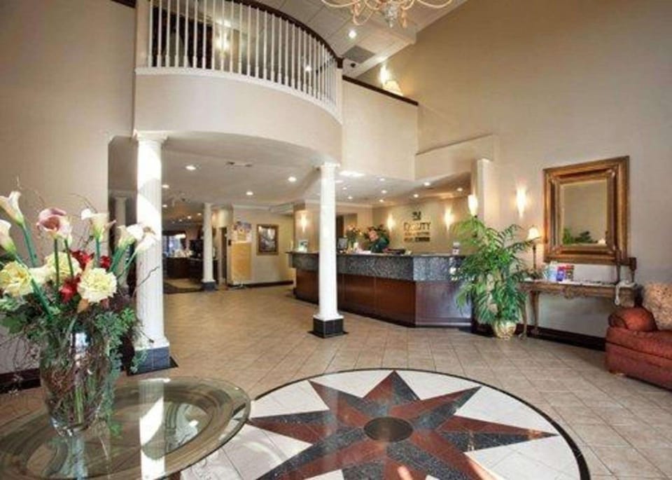 Quality Inn & Suites Near University Hotel in Waco
