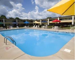 Swimming pool [outdoor]