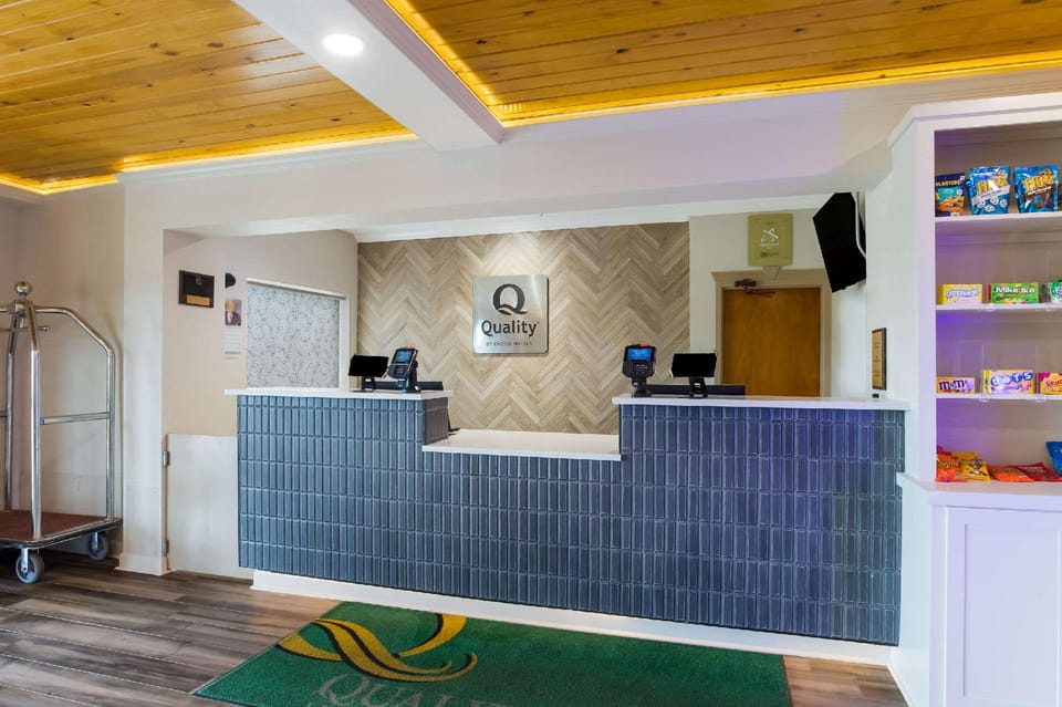 Quality Inn & Suites Pearl-Jackson Hotel in Jackson