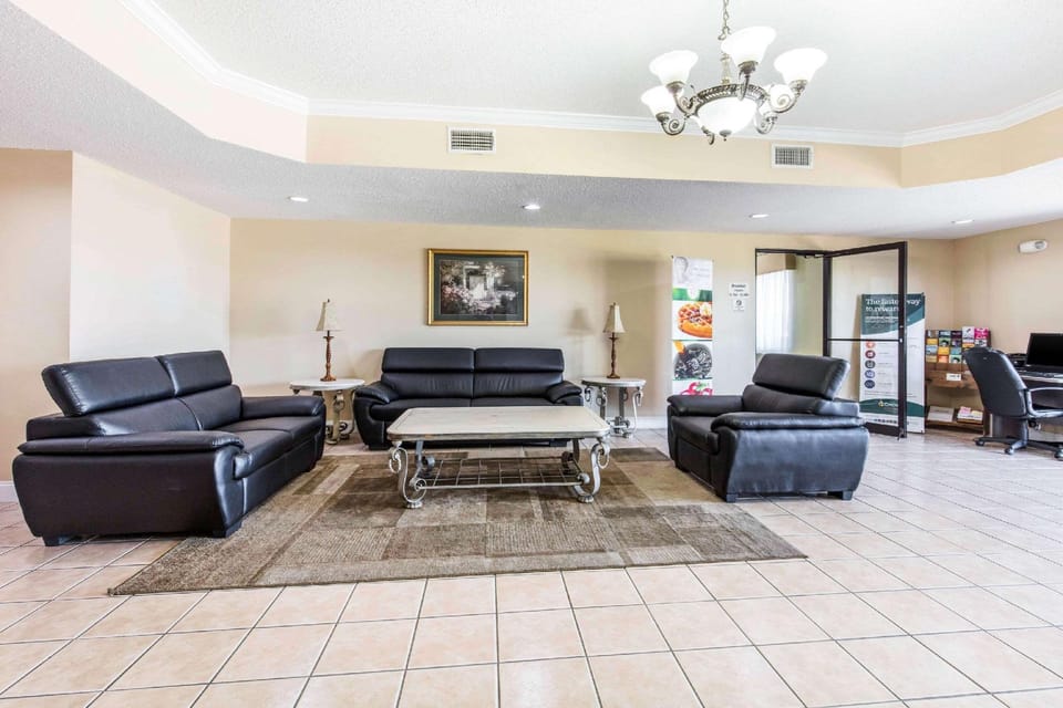 Quality Inn & Suites Pearl-Jackson Hotel in Jackson