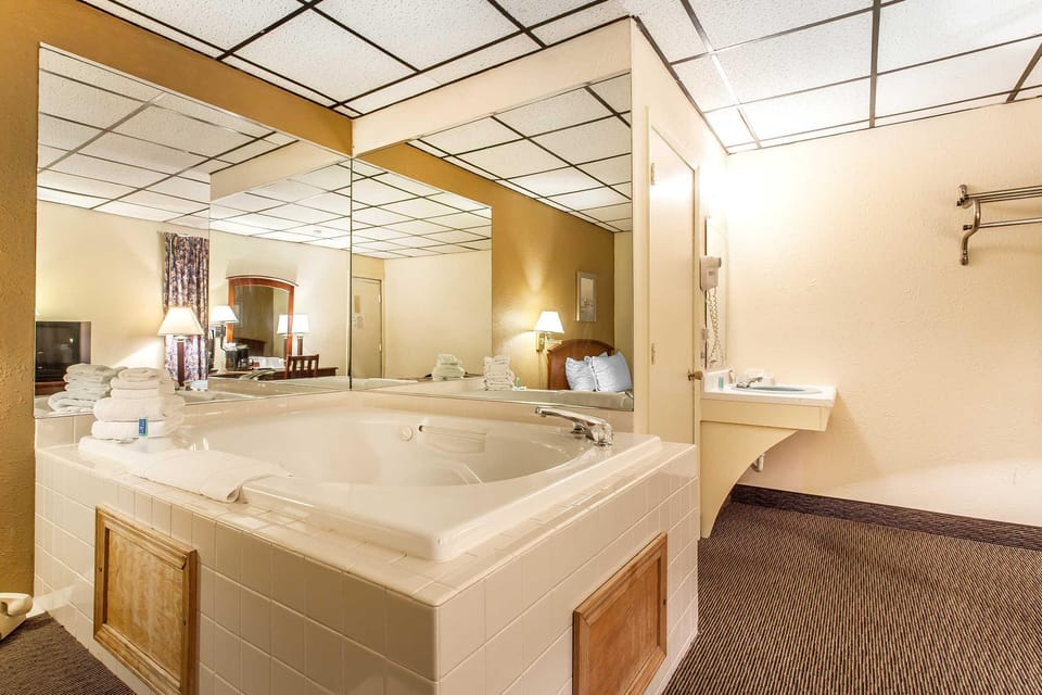 Rodeway Inn Sandusky North Hotel in Sandusky