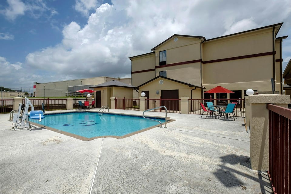 Red Roof Inn & Suites Mobile SW - I-10 Hotel in Tillmans Corner