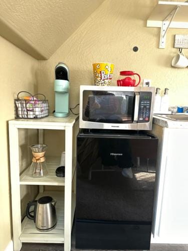 Near Downtown- Kitchen-washerdryer-parking Hotel in Medford