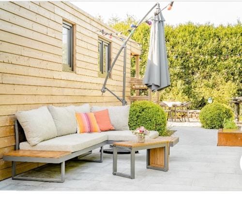 Roulotte du puits avec jacuzzi et sauna privatif Hotel in Hauts-de-France