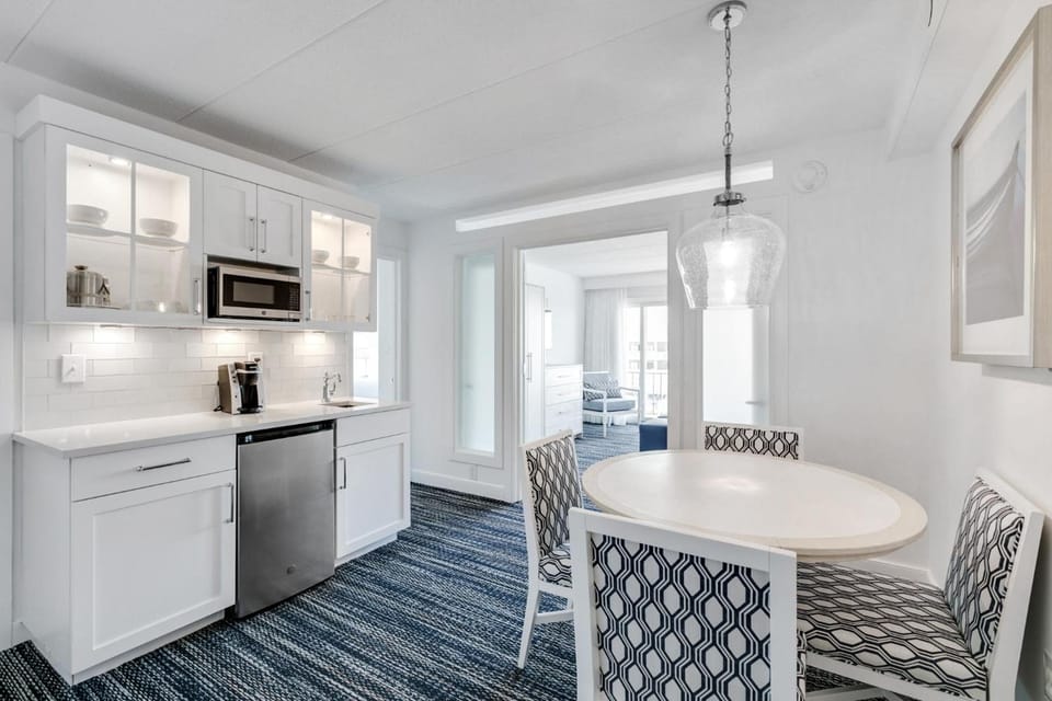 ICONA Windrift Hotel in Stone Harbor