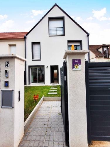 Dream of Mediterranean house, Jacuzzi, BBQ, Delices ensoleilles Hotel in Sartrouville