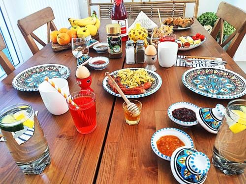 Dream of Mediterranean house, Jacuzzi, BBQ, Delices ensoleilles Hotel in Sartrouville