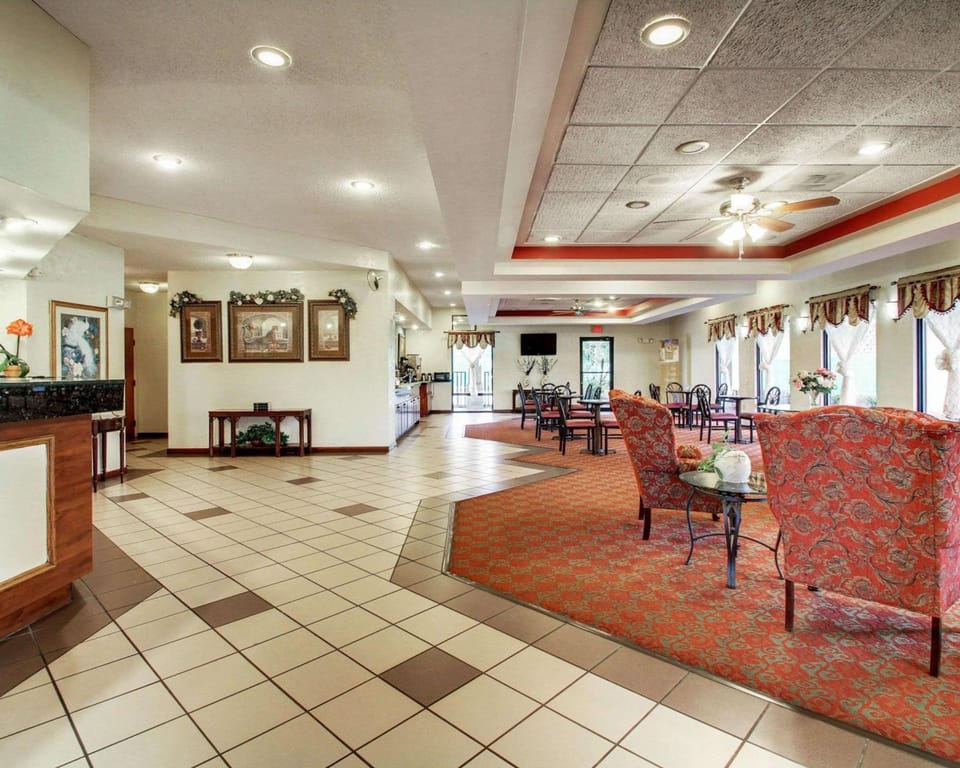 Quality Inn & Suites Clinton - Jackson West Hotel in Mississippi