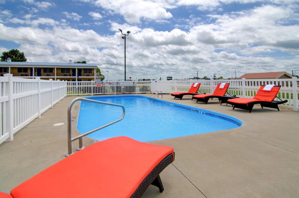 Westbridge Inn and Suites Motel in Ozark Mountains