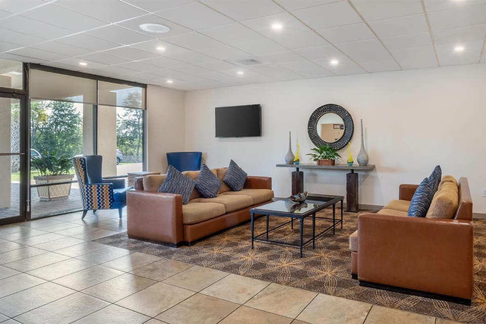 Best Western Crossroads Inn Hotel in South Walton County