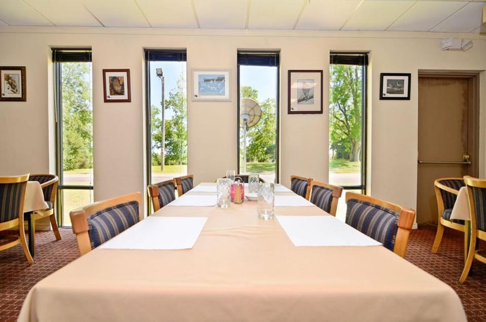 Best Western Crossroads Inn Hotel in South Walton County