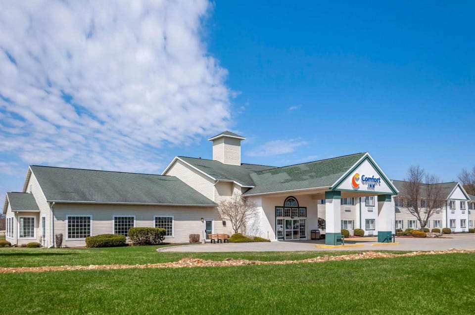 Comfort Inn Dyersville Near Field of Dreams Hotel in Iowa