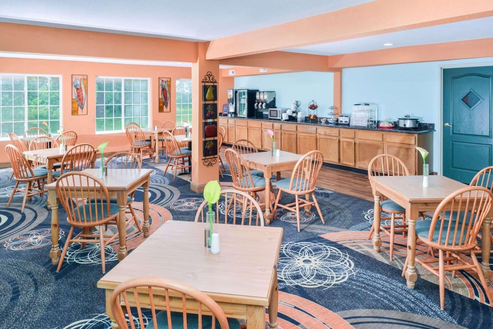 Super 8 by Wyndham Lake of the Ozarks Hotel in Lake of the Ozarks