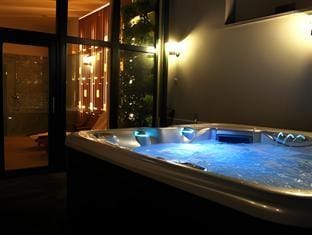 Hot tub